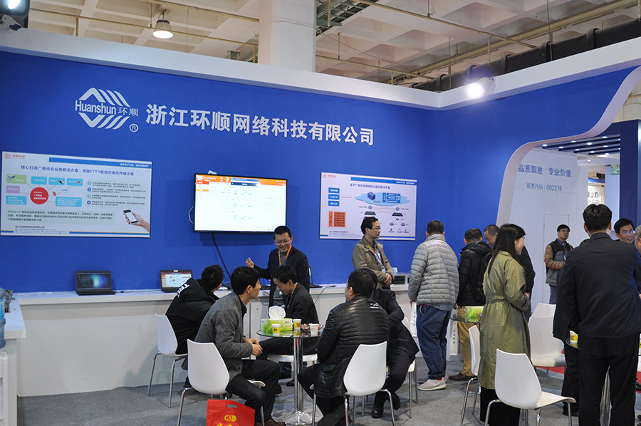 三个黑人玩一个女4P文